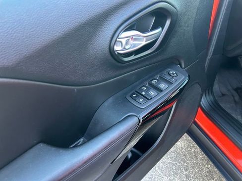 Used 2021 Jeep Cherokee Altitude image 29