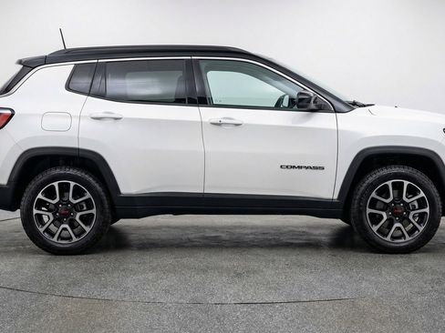 Used 2025 Jeep Compass Trailhawk AWD/4WD image 8