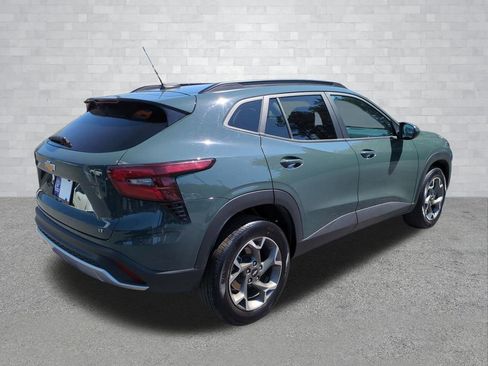 Used 2025 Chevrolet Trax LT FWD image 5