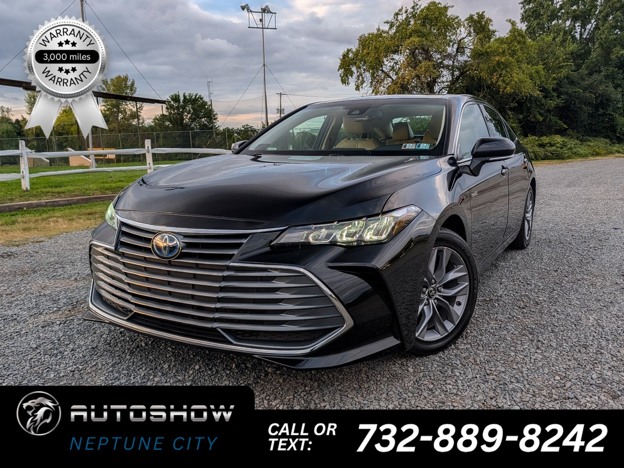 Used 2019 Toyota Avalon XLE w/ Moonroof Package FWD image 1