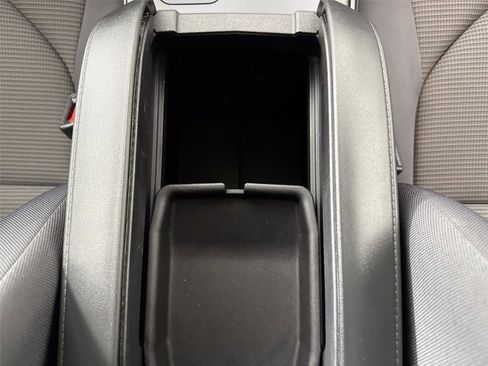 Used 2024 Toyota Highlander LE image 31