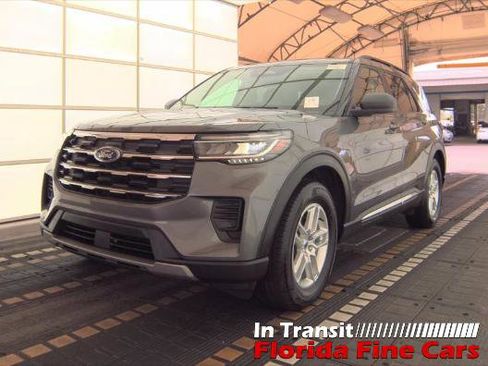 Used 2025 Ford Explorer Active RWD image 1