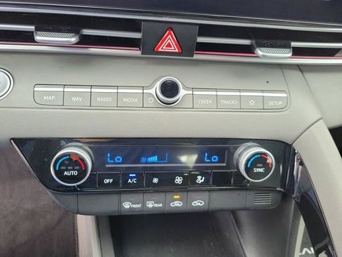Certified 2024 Hyundai Elantra Blue FWD image 27
