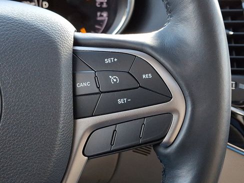 Used 2021 Jeep Grand Cherokee Limited image 25