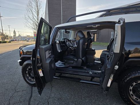 Used 2009 Toyota FJ Cruiser Base 4x4 4dr SUV 5A image 34