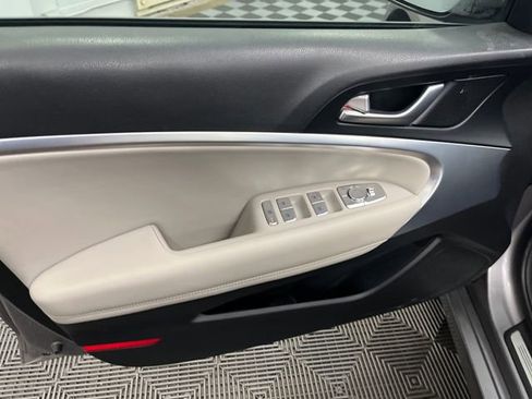 Used 2023 Genesis G70 2.0T image 10