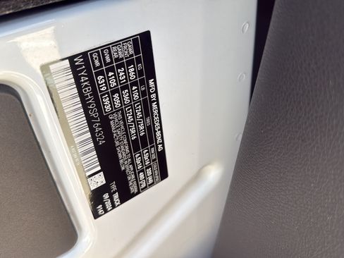 Used 2025 Mercedes-Benz Sprinter 2500 image 30
