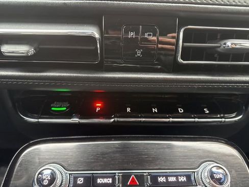 Used 2022 Lincoln Nautilus AWD w/ Premium Package image 28