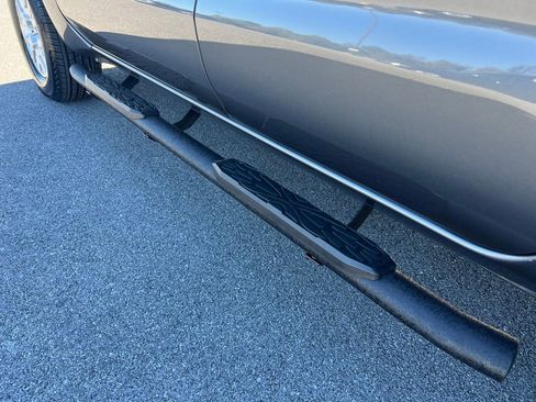 Used 2023 Nissan Frontier SV image 12