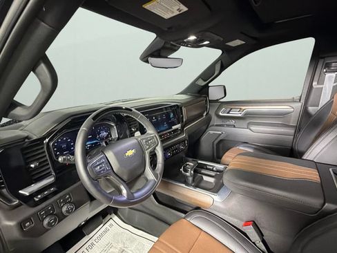 Certified 2025 Chevrolet Silverado 1500 High Country AWD/4WD image 17