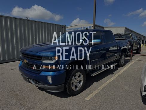 Used 2018 Chevrolet Silverado 1500 LT w/ All Star Edition AWD/4WD image 2