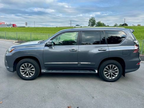 Used 2017 Lexus GX 460 Luxury w/ Preferred Accessory Package AWD/4WD image 8