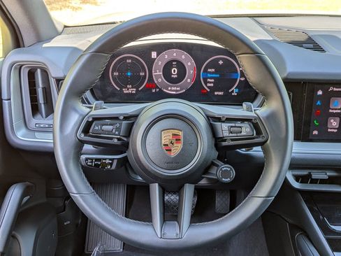Certified 2025 Porsche Cayenne AWD/4WD image 17