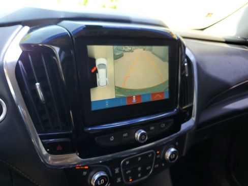 Used 2019 Chevrolet Traverse Premier w/ Driver Confidence II Package FWD image 30