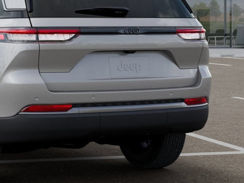 New 2026 Jeep Grand Cherokee Altitude RWD image 13