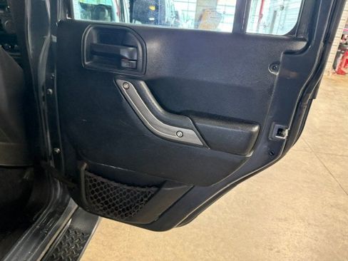 Used 2018 Jeep Wrangler Unlimited Sport AWD/4WD image 17