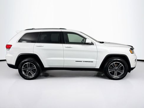 Used 2018 Jeep Grand Cherokee Laredo AWD/4WD image 12