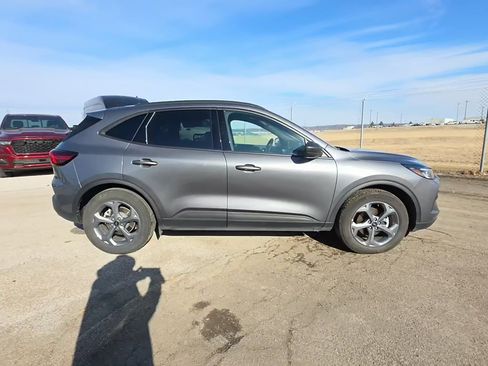 Used 2025 Ford Escape ST-Line image 2