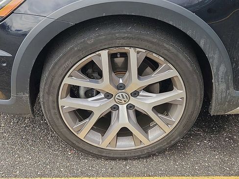 Used 2019 Volkswagen Golf Alltrack SE image 8