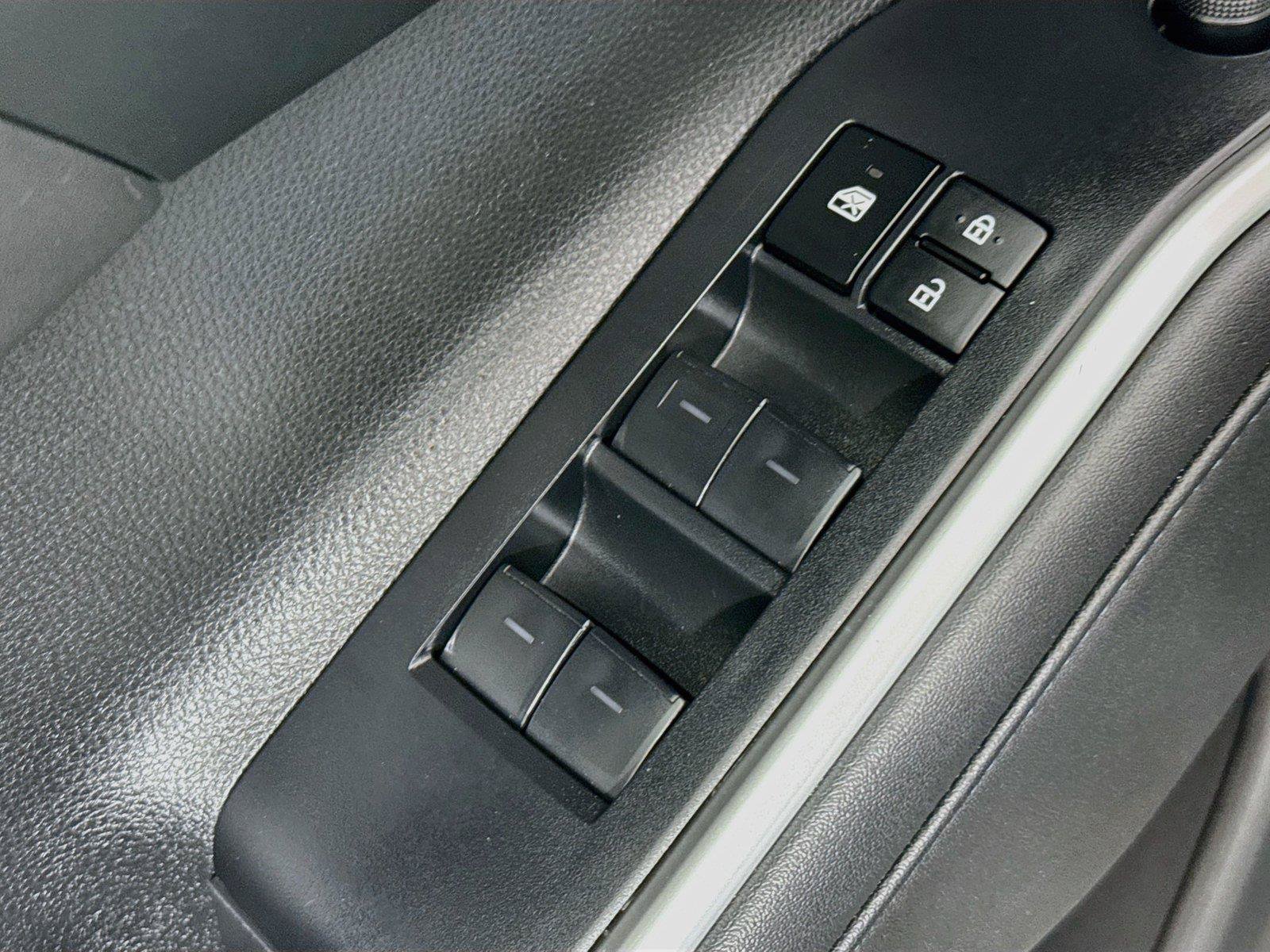 Certified 2023 Toyota Highlander XLE FWD image 30