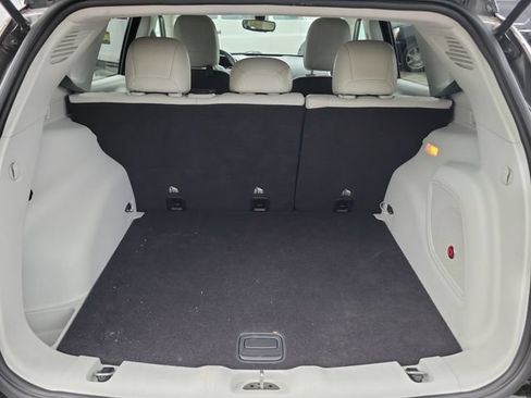 Used 2018 Jeep Compass Latitude w/ Popular Equipment Group FWD image 15