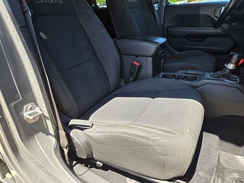 Used 2018 Jeep Wrangler Unlimited Sahara image 16