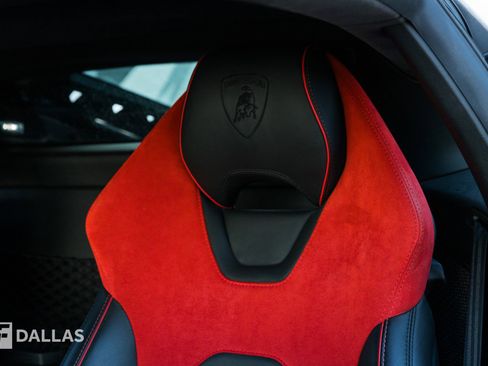 Used 2020 Lamborghini Huracan EVO image 21