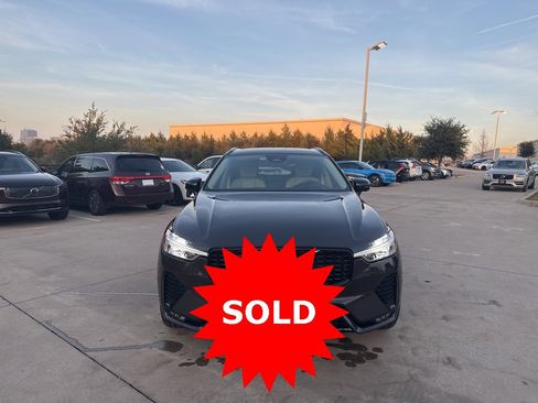 Certified 2023 Volvo XC60 B6 Ultimate w/ Protection Package Premier image 2