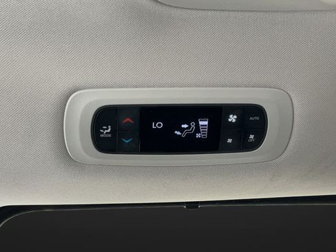 Used 2024 Chrysler Pacifica Touring-L FWD image 24