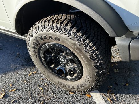 Used 2023 Ford Bronco Wildtrak image 11