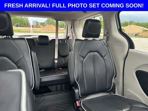 Used 2023 Chrysler Pacifica Limited w/ Uconnect Theater Family Group AWD/4WD image 30
