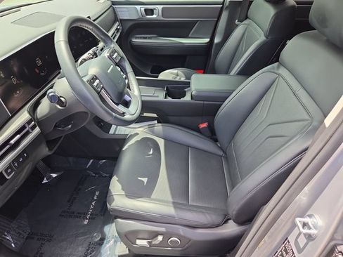 Used 2025 Hyundai Santa Fe SEL FWD image 11
