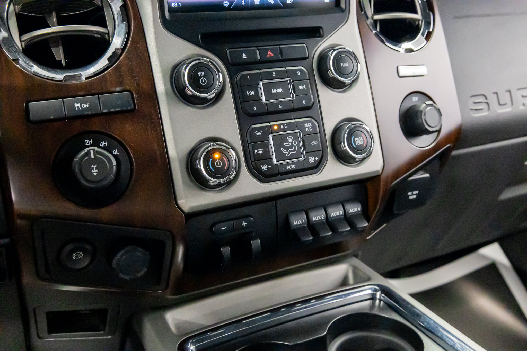 Used 2015 Ford F250 Lariat w/ Chrome Package AWD/4WD image 45