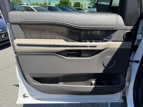 Used 2018 Ford Expedition Limited w/ Equipment Group 301A RWD image 17