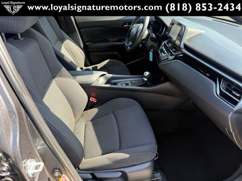 Used 2018 Toyota C-HR XLE FWD image 27