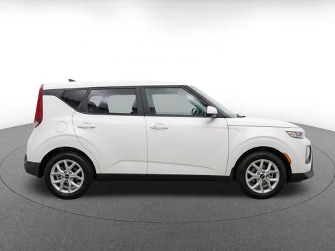 Used 2025 Kia Soul LX w/ LX Technology Package FWD image 10