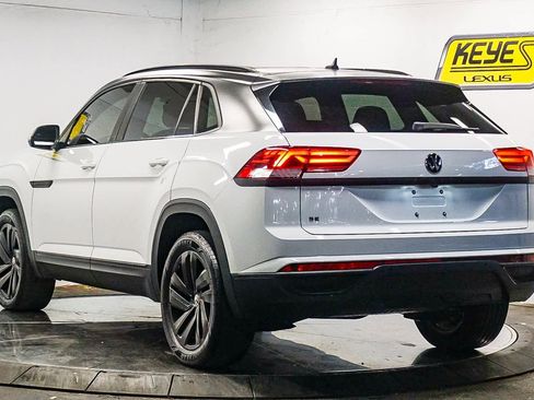 Used 2023 Volkswagen Atlas Cross Sport SE image 2