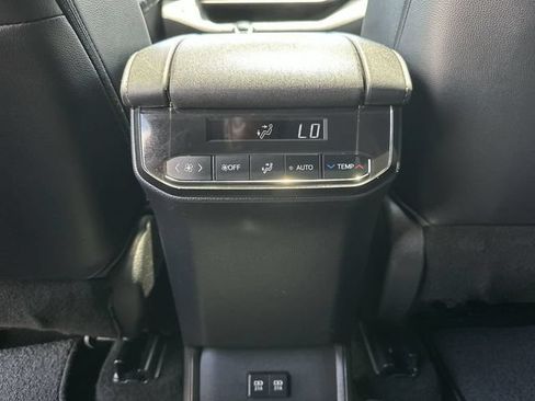 Used 2021 Toyota Highlander XLE AWD/4WD image 21