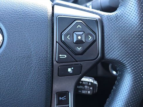 Used 2018 Toyota Tacoma TRD Off-Road image 37