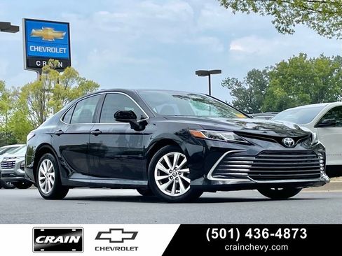 Used 2022 Toyota Camry LE FWD image 1