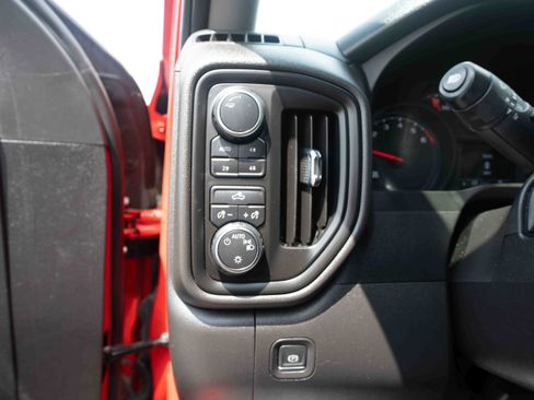 Used 2024 Chevrolet Silverado 1500 Custom Trail Boss w/ LPO, Dark Essentials Package AWD/4WD image 11