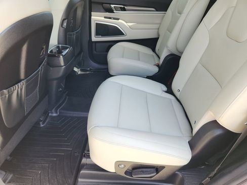 Used 2021 Kia Telluride S FWD image 31