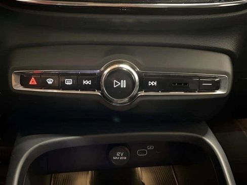 Used 2025 Volvo XC40 B5 Plus image 53