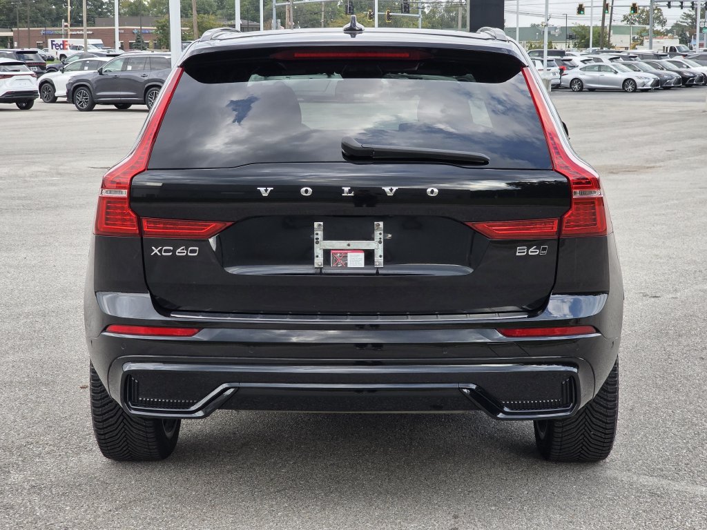 Used 2022 Volvo XC60 B6 R-Design w/ Advanced Package AWD/4WD image 8