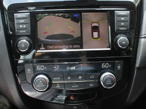 Used 2020 Nissan Rogue SV w/ Premium Package image 30