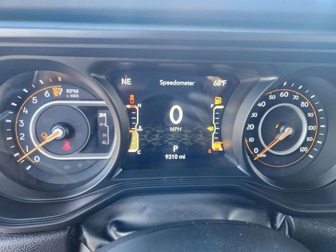 Used 2024 Jeep Gladiator Rubicon w/ Convenience Group AWD/4WD image 15