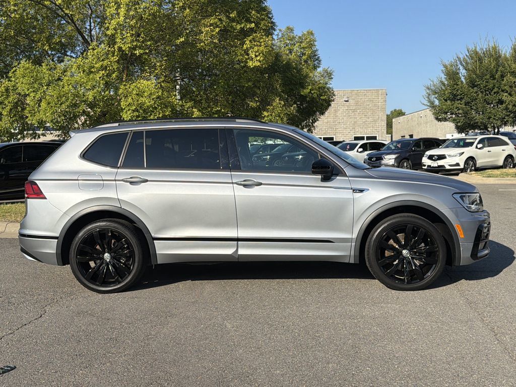 Used 2020 Volkswagen Tiguan SE R-Line FWD image 2
