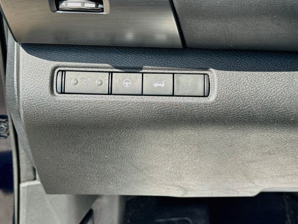 Used 2024 Nissan Pathfinder SL w/ SL Premium Package FWD image 11