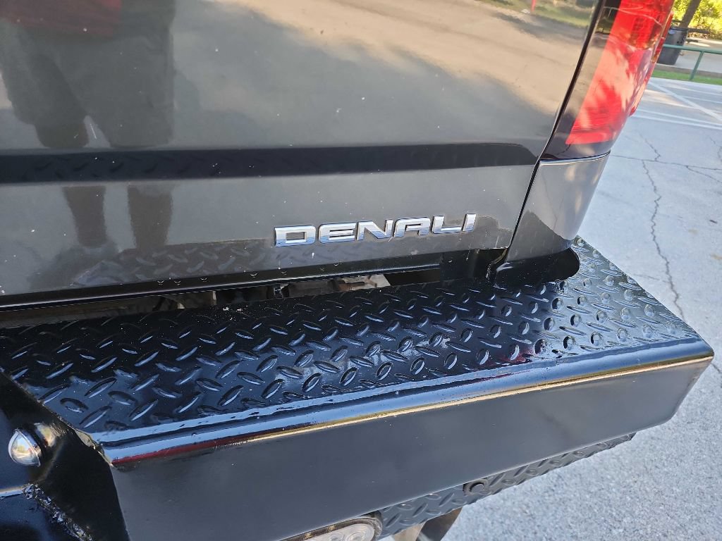 Used 2017 GMC Sierra 2500 Denali w/ Duramax Plus Package AWD/4WD image 8