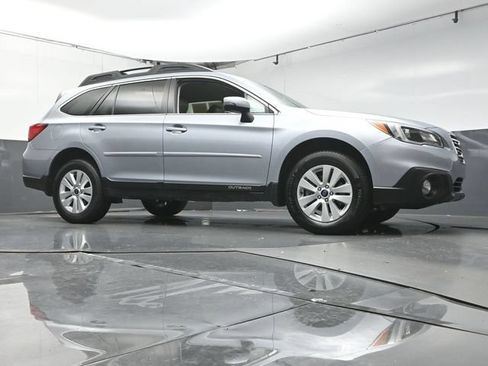 Used 2015 Subaru Outback 2.5i Premium AWD/4WD image 41